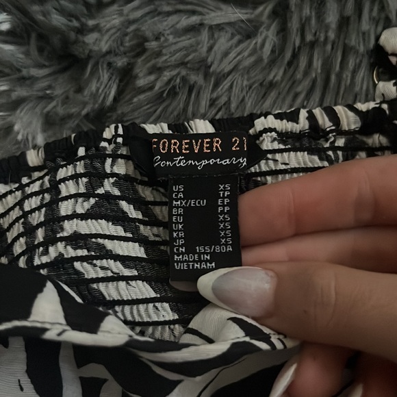 black and white forever 21 tank - Picture 3 of 3
